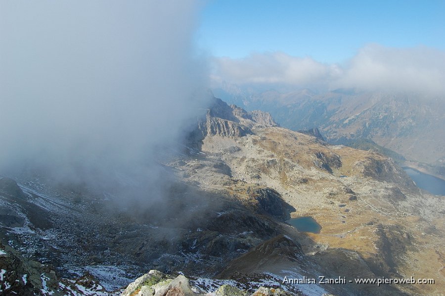 25 La nebbia arriva a offuscare il panorama.JPG